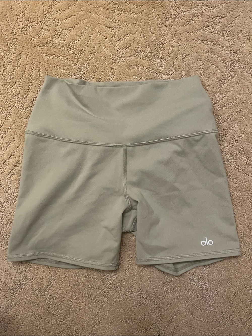 ALO Yoga High-Rise Alo 5" Airlift Energy Short Sage green - Picture 1 of 2